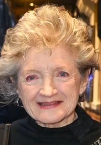 Julia McKenzie 