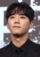 Jun-young Lee / Starszy Gwan-sik