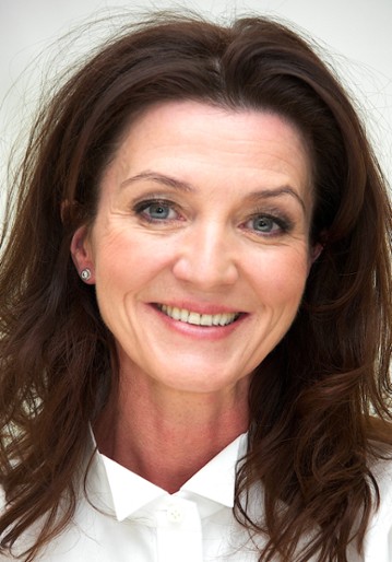 Michelle Fairley / Ava Hessington