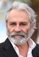 Haluk Bilginer / Dr Sartain