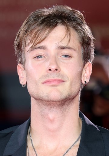 Elijah Rowen / Zane
