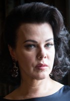 Debi Mazar / Lisa