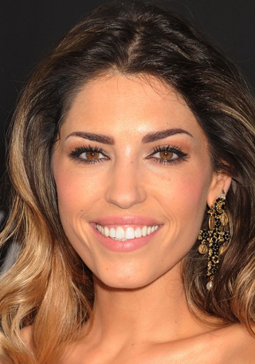 Yolanthe Cabau / 
