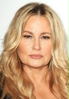 Jennifer Coolidge / Ciotka Marilyn