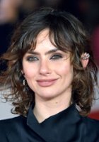 Zoë Bleu Sidel / Elisabeta / Mina