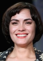 Shannyn Sossamon / Różowowłosa dziewczyna