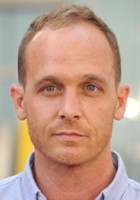 Ethan Embry / Oficer Molina