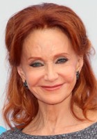 Swoosie Kurtz / Madame de Volanges, matka Cécile