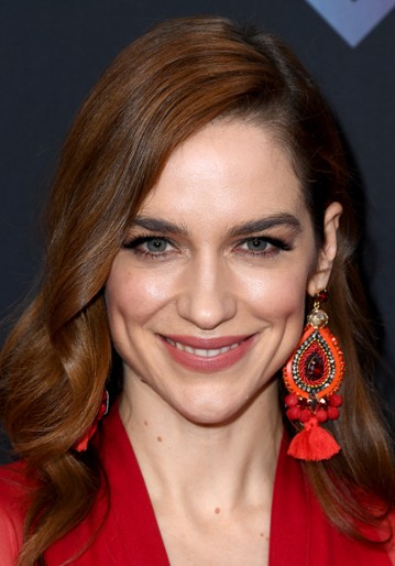 Melanie Scrofano / Wynonna Earp