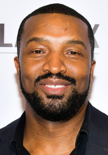 Roger Cross / Detektyw Donovan McAvoy