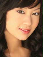 Anastasia Nguyen / Kelnerka - aktoreczka