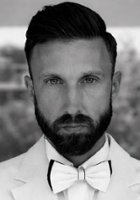 Adam Molak / Mężczyzna w windzie