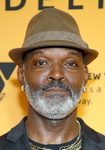 Esau Pritchett / Kapitan Louis Baptiste