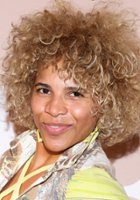 Joana Nwamerue / Varla