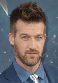 Kenneth Mitchell 