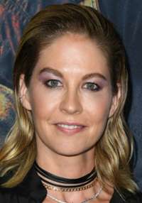 Jenna Elfman 