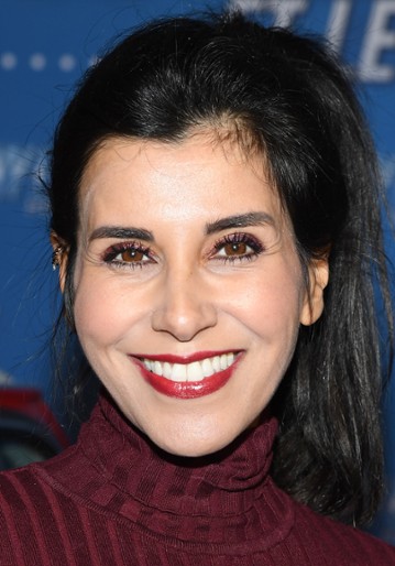 Үлкен есек қаншықтың трахнатта тұрған фотосы