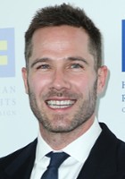 Luke Macfarlane / Gabe