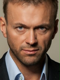 Dariusz Karpiński / Elegancki ochroniarz