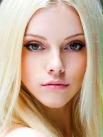 Elle Evans / Albino