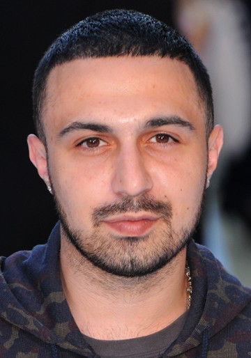 Adam Deacon / Si / Gość na przyjęciu