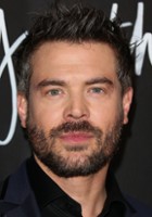 Charlie Weber / Peter