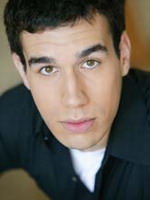Paul Gonzalez / Oficer policji