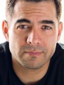 Omar Chaparro / 