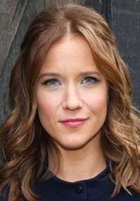 Jessy Schram 