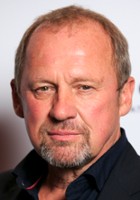 Peter Firth / Earl Roland
