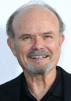 Kurtwood Smith / Dyrektor więzienia Poe