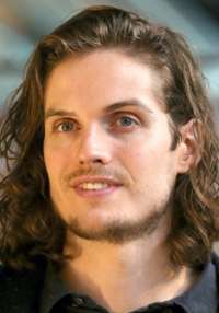 Daniel Sharman 