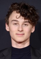 Wyatt Oleff / Charlie