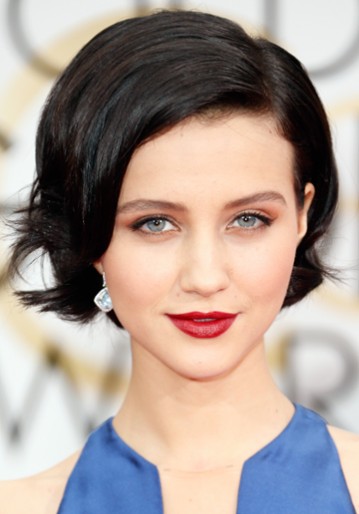 Julia Goldani Telles / Iris