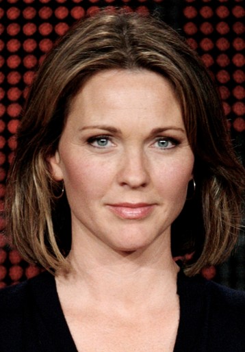 Kelli Williams / Dr Gillian Foster