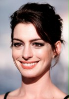 Anne Hathaway / 