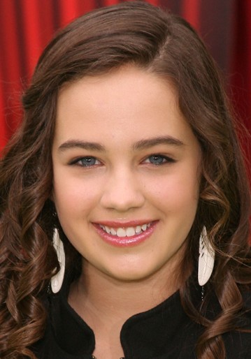 Mary Mouser / Adrienne