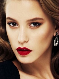 Serenay Sarıkaya / Leyla Taylan