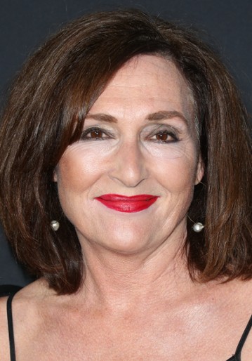 Nora Dunn / Kierowniczka CBS