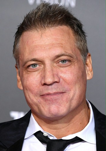 Holt McCallany / Porucznik Brannigan