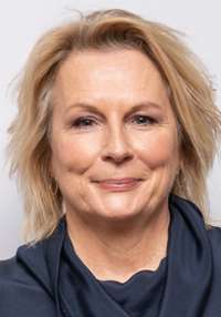 Jennifer Saunders 