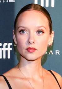 Alexandra Dowling 