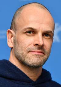 Jonny Lee Miller 