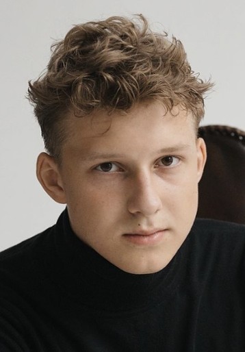 Oskar Wojciechowski / Pracownik sklepu Karol