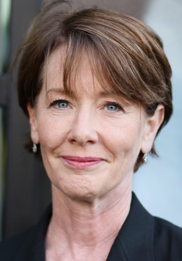 Ann Cusack / Naczelniczka więzienia Porter