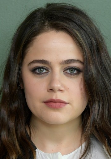Molly Gordon / Claire