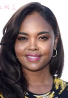 Sharon Leal / Nina