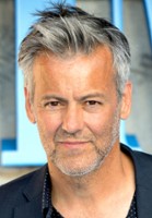 Rupert Graves / Kapitan Moore