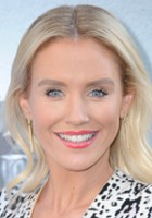 Nicky Whelan / Leigh