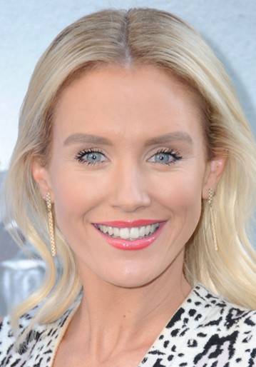 Nicky Whelan / Klare